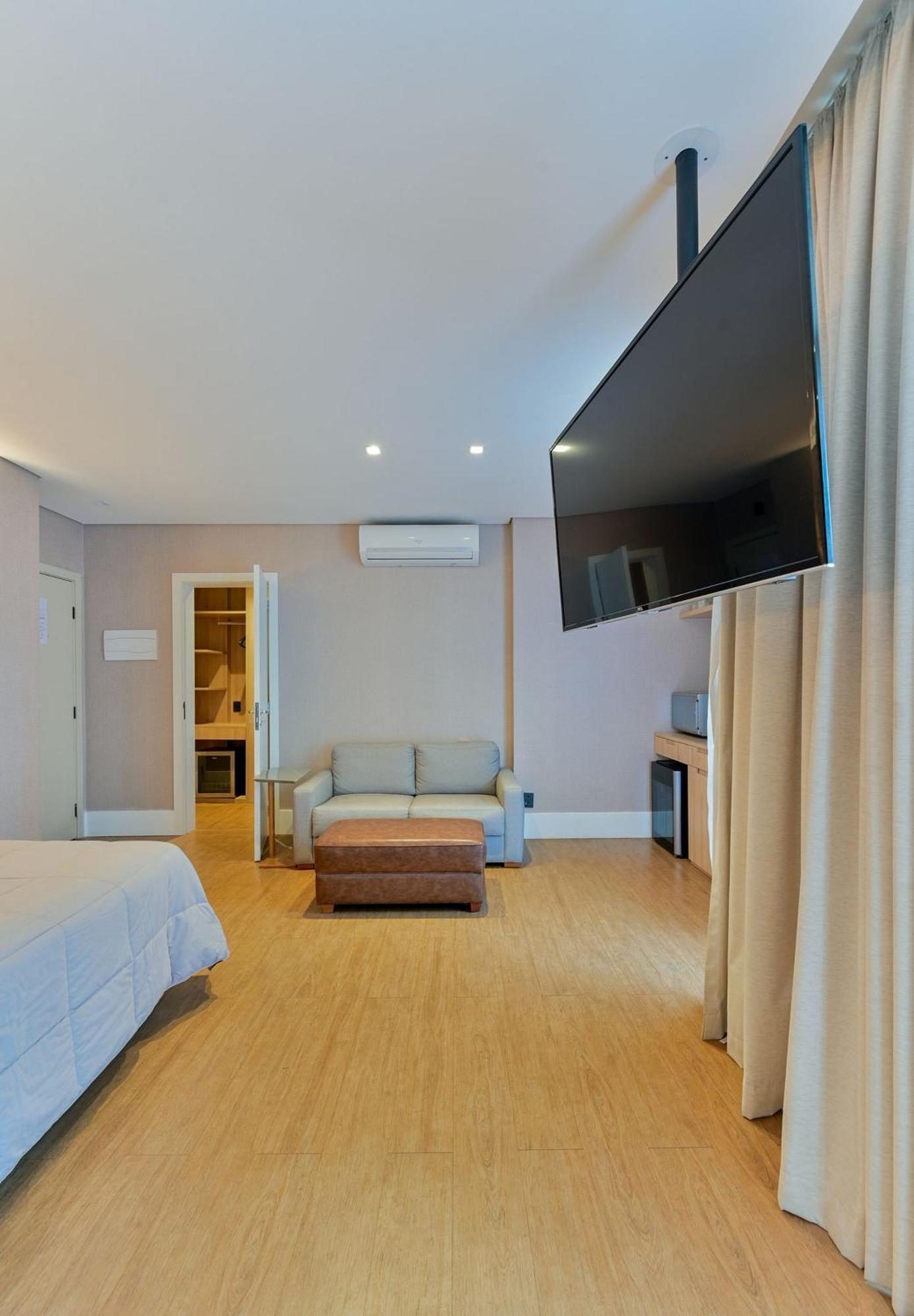 Flat Com Duas Dentro Do Address Faria Lima